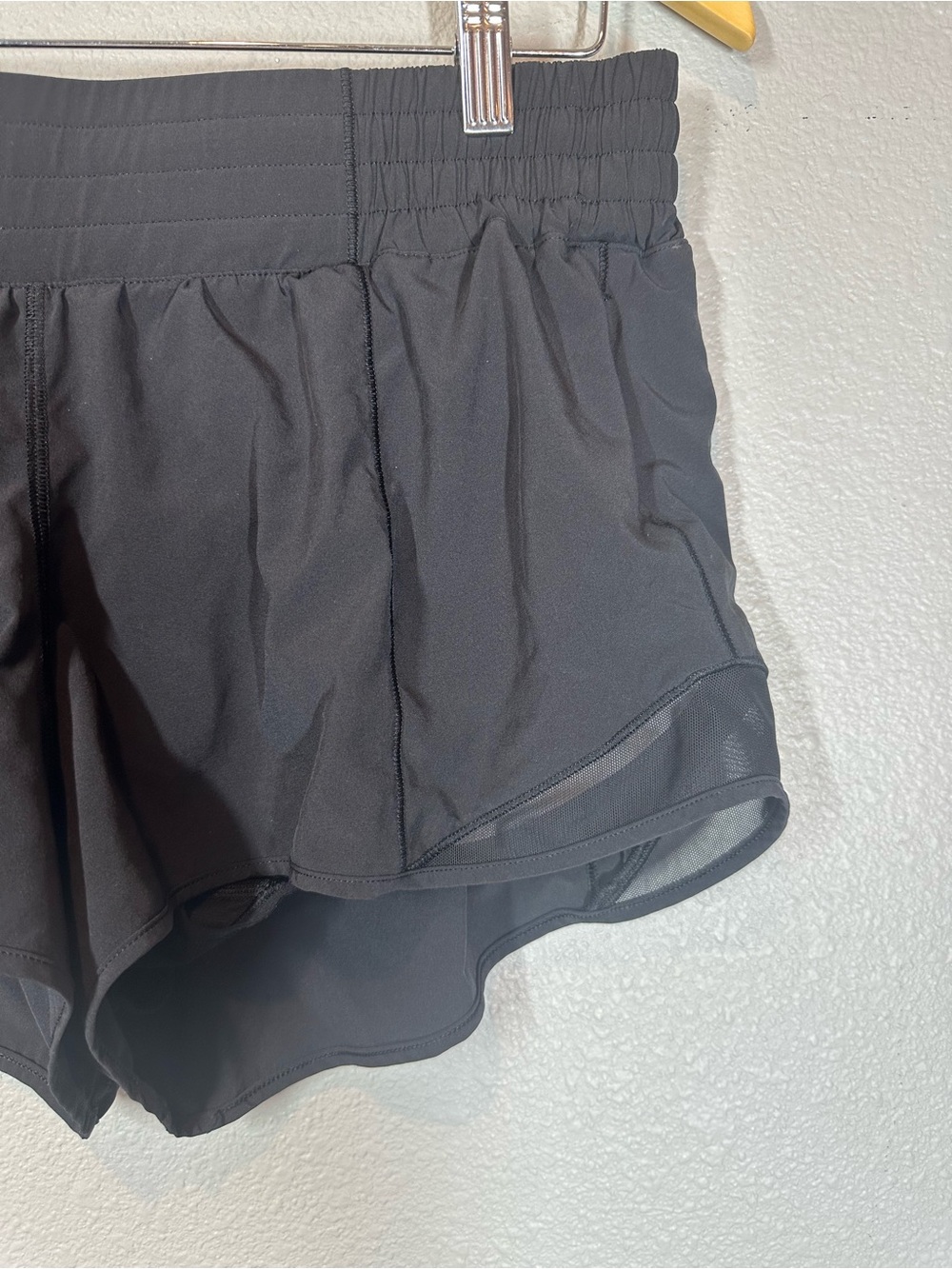 LULULEMON Hotty Hot Short High Rise 2.5 Black W7ARJR Size 10 Women's - Picture 2 of 8